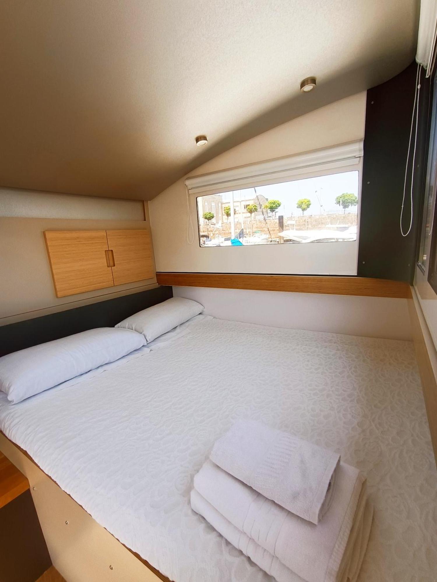 Hotel Casa Flotante En El Puerto De Vigo - Different Charter Extérieur photo