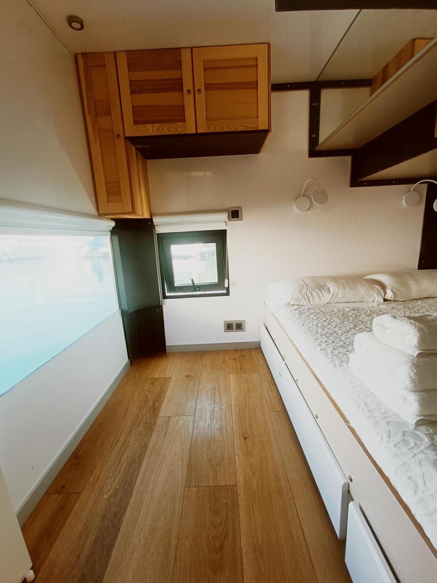 Hotel Casa Flotante En El Puerto De Vigo - Different Charter Extérieur photo